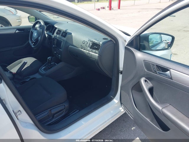 45490046 :رقم المزاد ، 3VWD17AJ0FM321912 vin ، 2015 Volkswagen Jetta 1.8t Se مزاد بيع