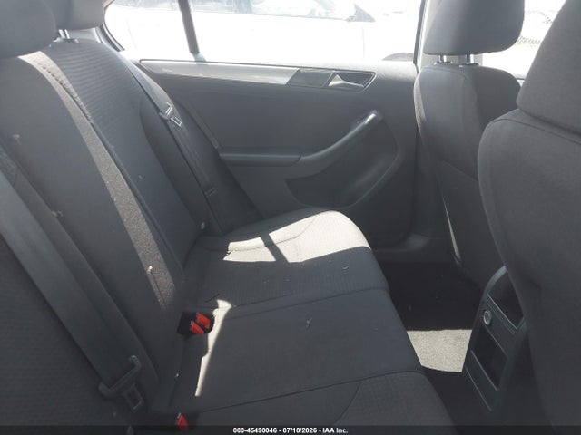 45490046 :رقم المزاد ، 3VWD17AJ0FM321912 vin ، 2015 Volkswagen Jetta 1.8t Se مزاد بيع