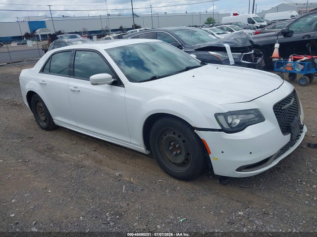 45490231 :رقم المزاد ، 2C3CCABG8GH304546 vin ، 2016 Chrysler 300 300s Alloy Edition مزاد بيع