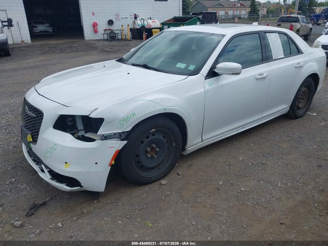 2016 Chrysler 300 300s Alloy Edition მანქანა იყიდება აუქციონზე, vin: 2C3CCABG8GH304546, აუქციონის ნომერი: 45490231