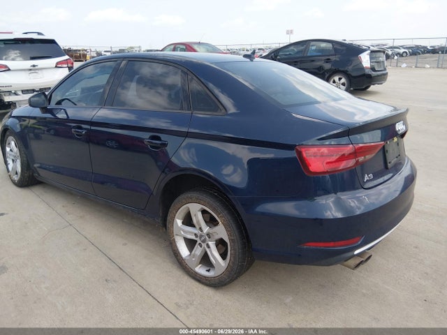Audi A3 2018 WAUAUGFF4J1040250 Image 3