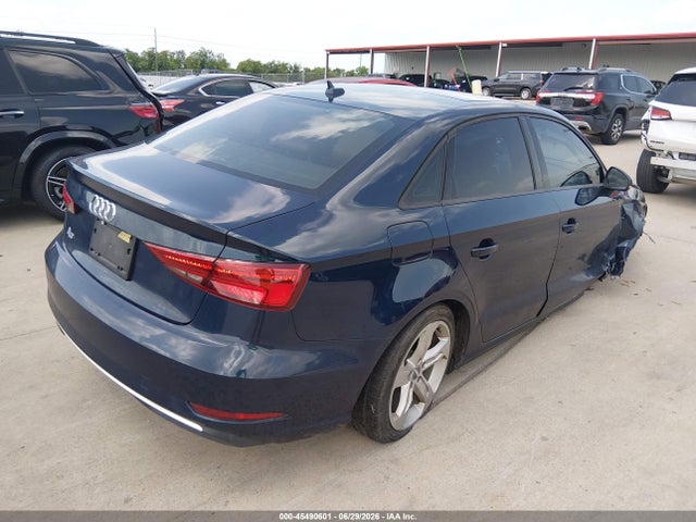 Audi A3 2018 WAUAUGFF4J1040250 Image 4