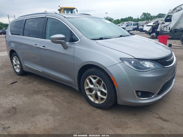 Продажа на аукционе авто 2017 Chrysler Pacifica Touring-l Plus, vin: 2C4RC1EG1HR543630, номер лота: 45490696