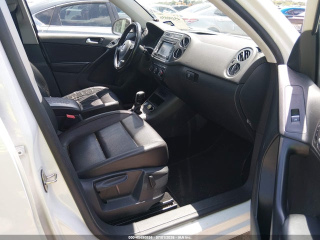 WVGAV7AX3FW505042 Volkswagen TIGUAN SE