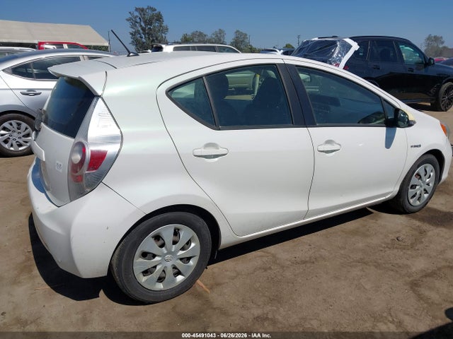 Toyota Prius C Two 2014 JTDKDTB36E1059271 Image 13