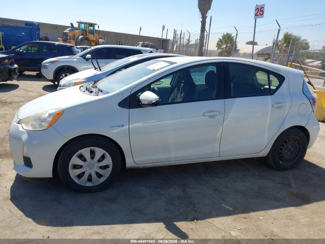 Toyota Prius C Two 2014 JTDKDTB36E1059271 Image 14