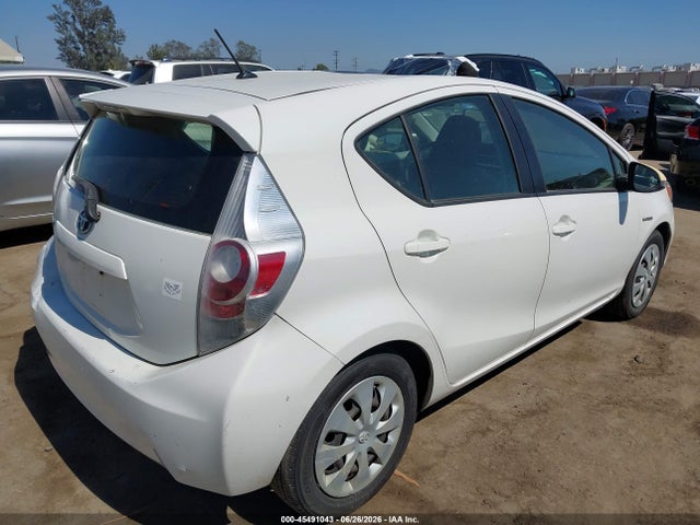 Toyota Prius C Two 2014 JTDKDTB36E1059271 Image 4