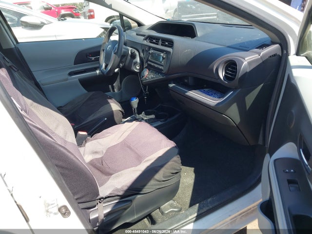Toyota Prius C Two 2014 JTDKDTB36E1059271 Image 5