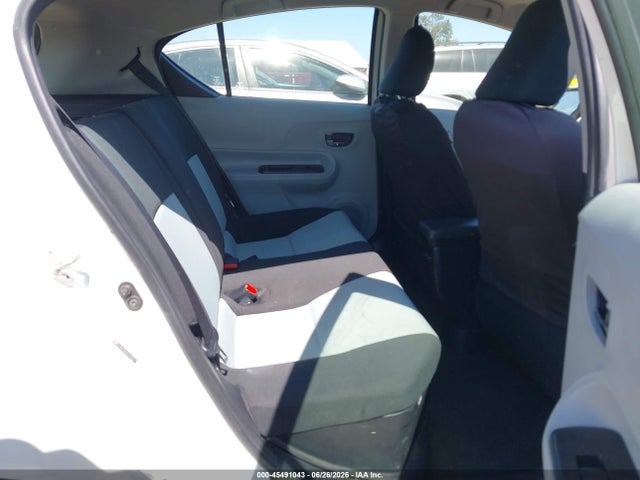 Toyota Prius C Two 2014 JTDKDTB36E1059271 Image 8