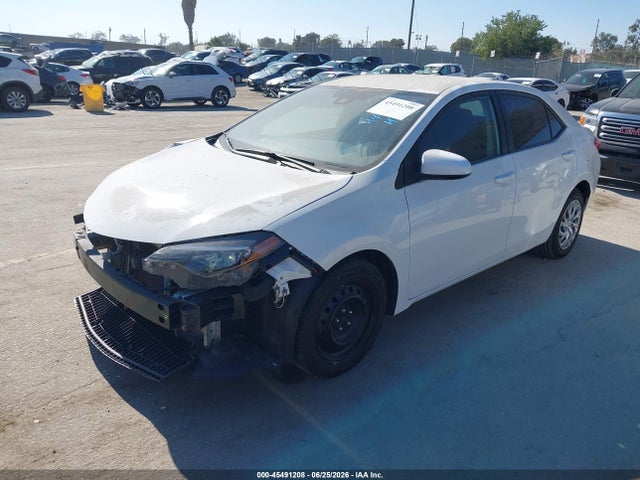 Toyota COROLLA LE 2018 5YFBURHE0JP792644 Image 2