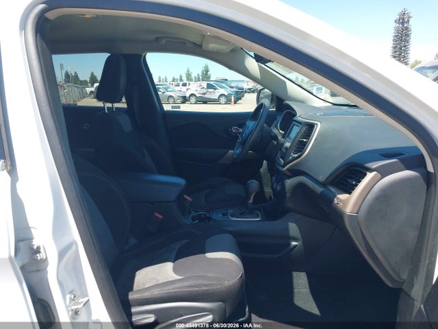 1C4PJLCXXJD518018 Jeep Cherokee Latitude Fwd