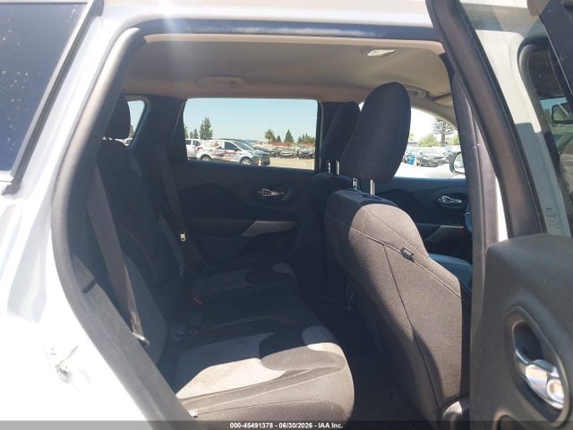 1C4PJLCXXJD518018 Jeep Cherokee Latitude Fwd