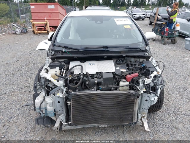 Toyota Prius Two Eco 2018 JTDKARFU1J3549467 Image 13