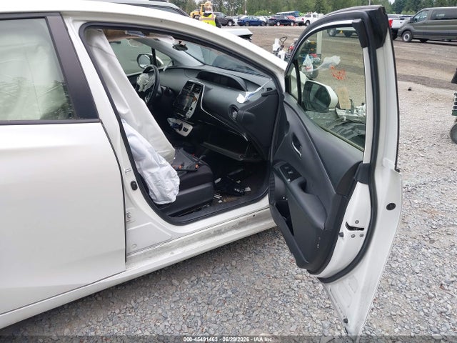 Toyota Prius Two Eco 2018 JTDKARFU1J3549467 Image 5