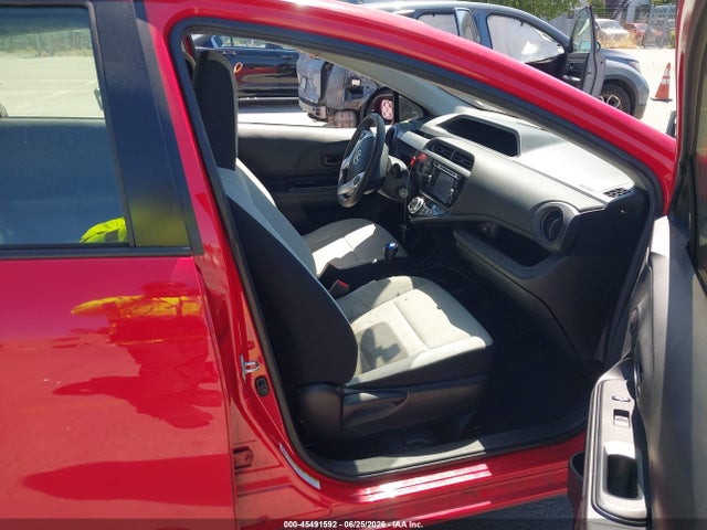 Toyota Prius C One 2016 JTDKDTB33G1131675 Image 5