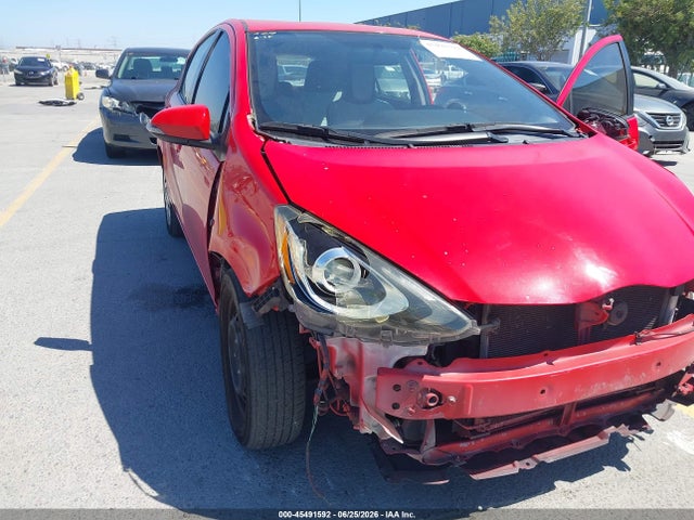 Toyota Prius C One 2016 JTDKDTB33G1131675 Image 13