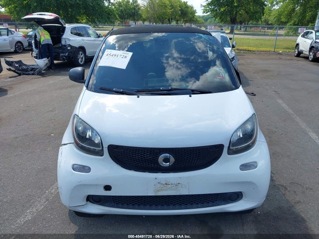 45491728 :رقم المزاد ، WMEFJ5DA6HK171974 vin ، 2017 Smart Fortwo Pure مزاد بيع