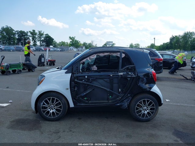 45491728 :رقم المزاد ، WMEFJ5DA6HK171974 vin ، 2017 Smart Fortwo Pure مزاد بيع