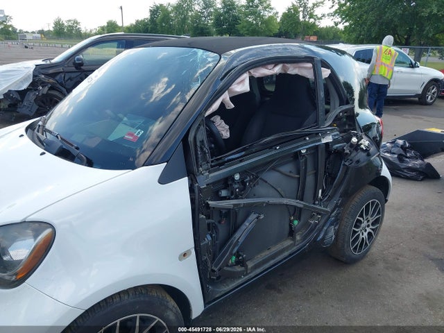 45491728 :رقم المزاد ، WMEFJ5DA6HK171974 vin ، 2017 Smart Fortwo Pure مزاد بيع