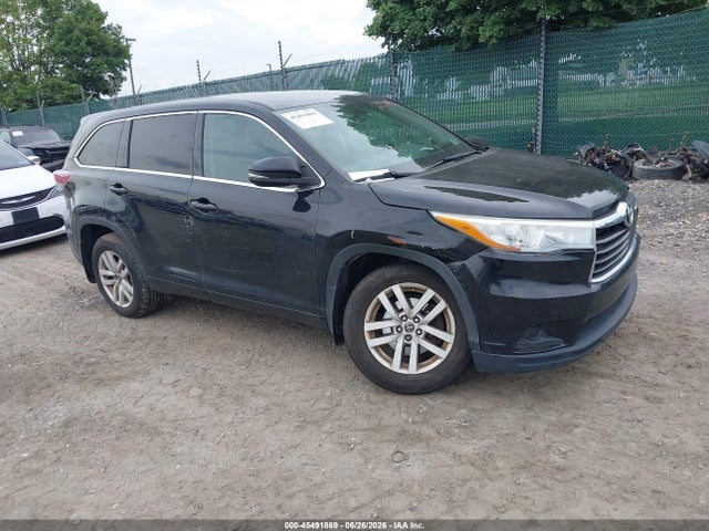 Auction sale of the 2016 Toyota Highlander Le V6, vin: 5TDBKRFH1GS272486, lot number: 45491869