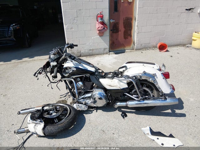 Harley-Davidson Flhtcu Ultra Classic Electra Gld 2014 1HD1FCM14EB677151 Image 13