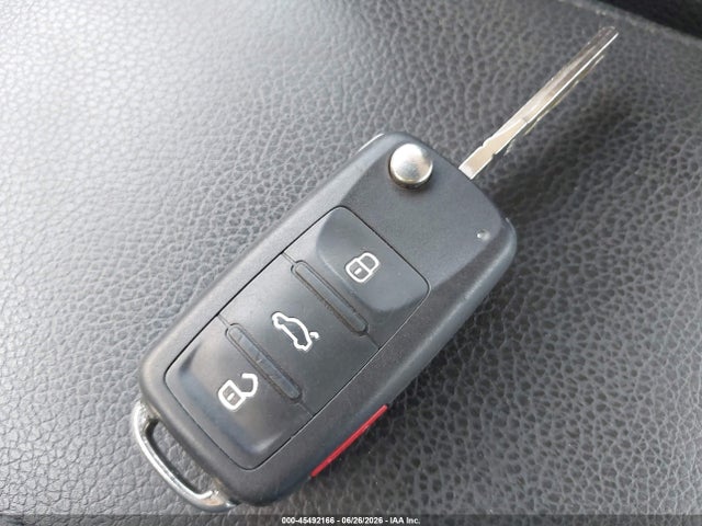 45492166 :رقم المزاد ، 3VWDX7AJ9DM265450 vin ، 2013 Volkswagen Jetta 2.5l Se مزاد بيع