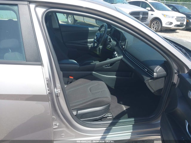 KMHLL4AG0PU550112 Hyundai ELANTRA SE