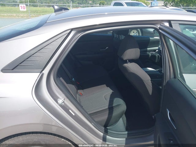 KMHLL4AG0PU550112 Hyundai ELANTRA SE
