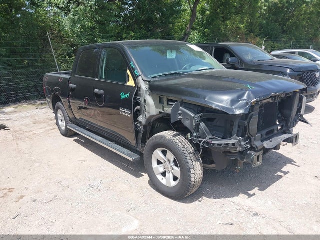 45492344 :رقم المزاد ، 1C6RR7KT1JS222590 vin ، 2018 Ram 1500 Express  4x4 5'7 Box مزاد بيع