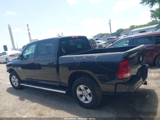 45492344 :رقم المزاد ، 1C6RR7KT1JS222590 vin ، 2018 Ram 1500 Express  4x4 5'7 Box مزاد بيع