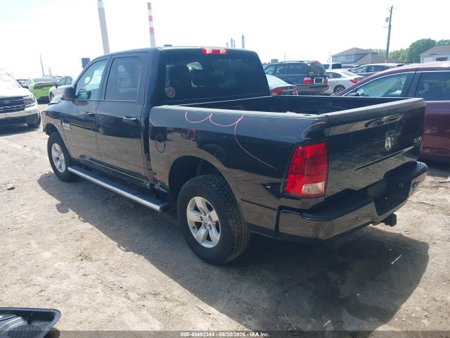 45492344 :رقم المزاد ، 1C6RR7KT1JS222590 vin ، 2018 Ram 1500 Express  4x4 5'7 Box مزاد بيع