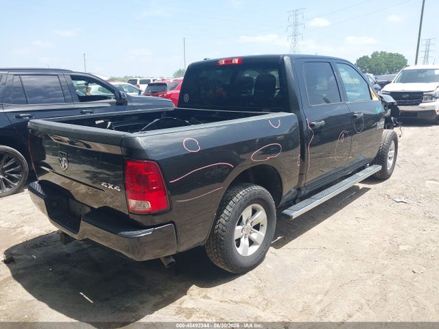 45492344 :رقم المزاد ، 1C6RR7KT1JS222590 vin ، 2018 Ram 1500 Express  4x4 5'7 Box مزاد بيع