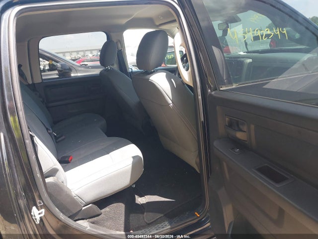 45492344 :رقم المزاد ، 1C6RR7KT1JS222590 vin ، 2018 Ram 1500 Express  4x4 5'7 Box مزاد بيع