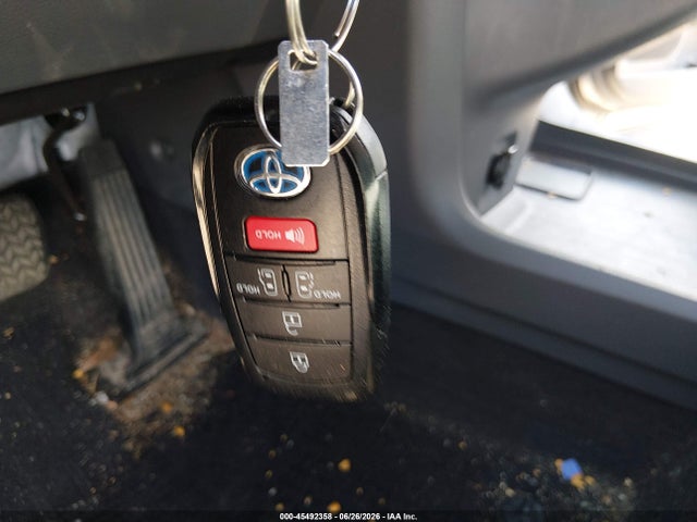 Toyota SIENNA LE 2023 5TDKRKEC3PS172253 Image 11