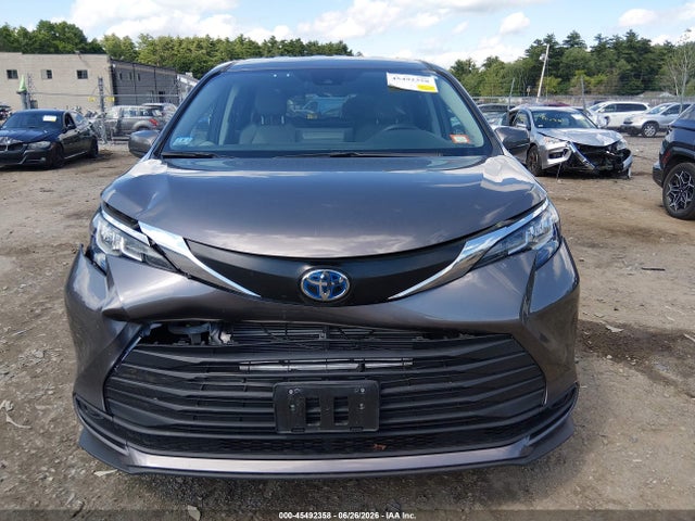 Toyota SIENNA LE 2023 5TDKRKEC3PS172253 Image 12