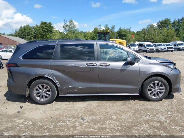 Toyota SIENNA LE 2023 5TDKRKEC3PS172253 Image 13