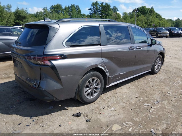 Toyota SIENNA LE 2023 5TDKRKEC3PS172253 Image 4