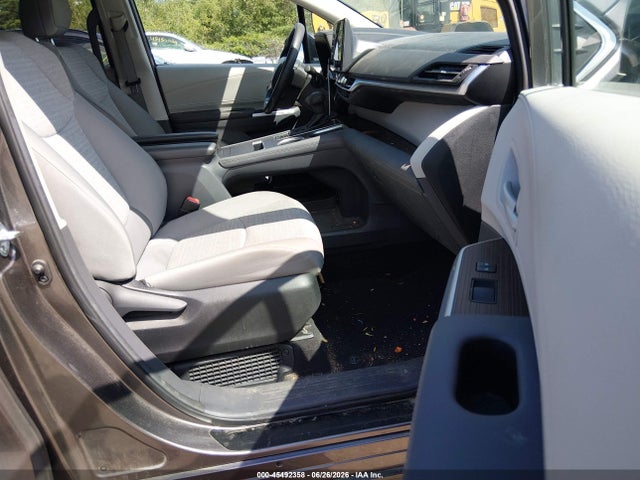 Toyota SIENNA LE 2023 5TDKRKEC3PS172253 Image 5
