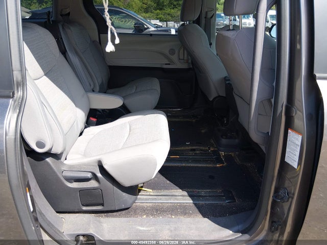 Toyota SIENNA LE 2023 5TDKRKEC3PS172253 Image 8