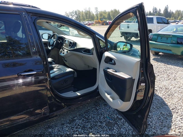 Auction sale of the 2017 Chrysler Pacifica Touring-l Plus, vin: 2C4RC1EG4HR592238, lot number: 45492371