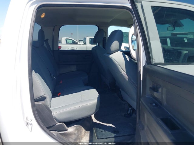 1C6RR6KG8JS292522 RAM 1500 Tradesman 4x2 5&#039;7 Box