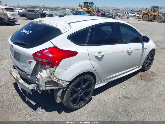 Ford FOCUS ST 2017 1FADP3L99HL260602 Image 4