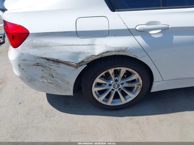 BMW 320i 2016 WBA8E1G58GNT99276 Image 6