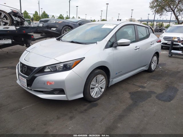 Nissan LEAF S 2018 1N4AZ1CP2JC313999 Image 2