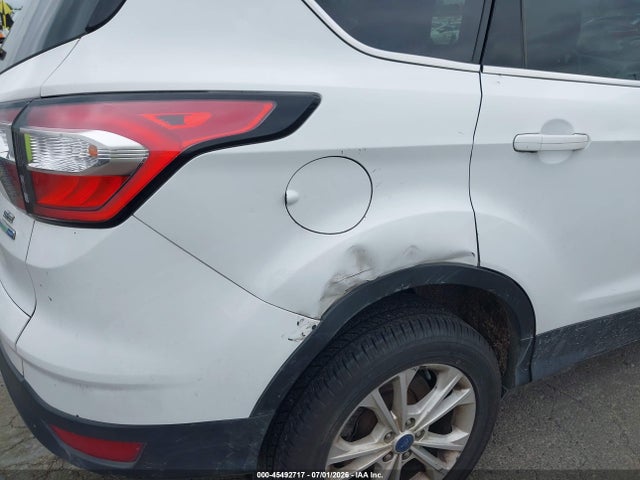 45492717 :رقم المزاد ، 1FMCU9GD9JUA87224 vin ، 2018 Ford Escape Se مزاد بيع