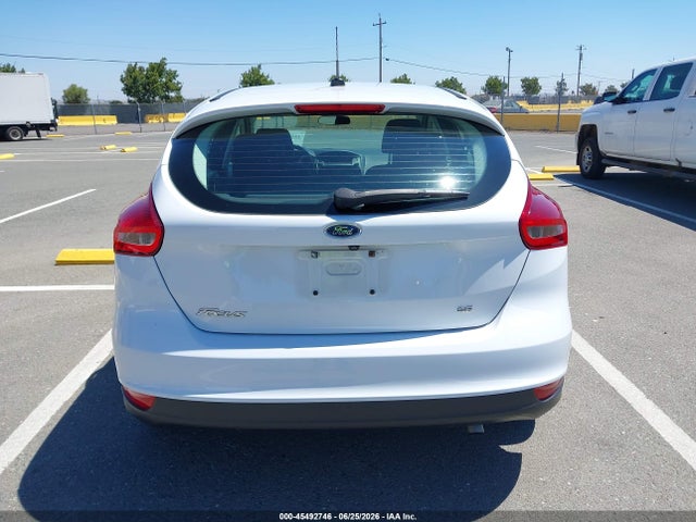 Ford FOCUS SE 2018 1FADP3K23JL328967 Image 17