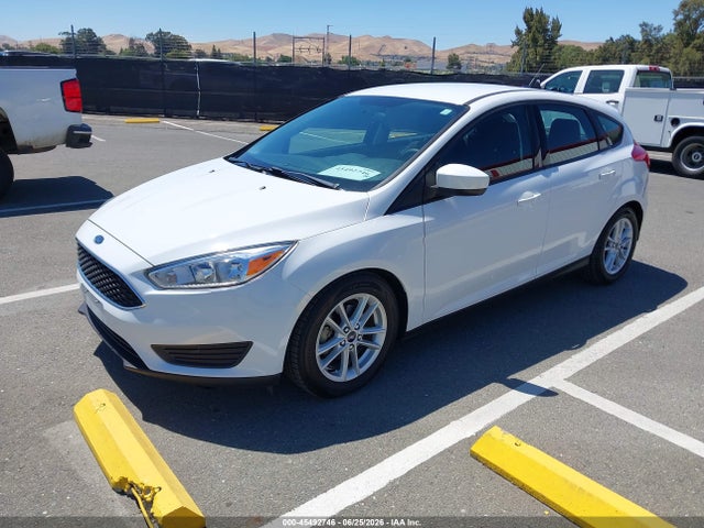 Ford FOCUS SE 2018 1FADP3K23JL328967 Image 2