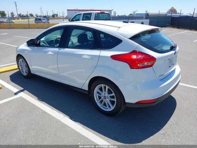 Ford FOCUS SE 2018 1FADP3K23JL328967 Image 3