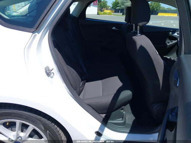 Ford FOCUS SE 2018 1FADP3K23JL328967 Image 8