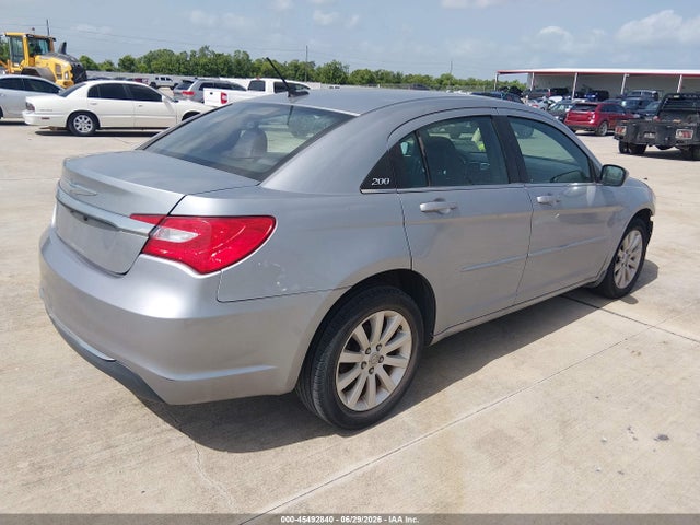 Chrysler 200 Touring 2014 1C3CCBBB9EN204874 Image 4